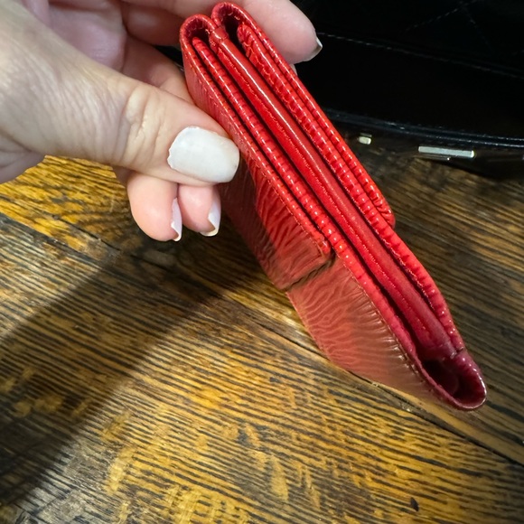 Louis Vuitton read Epi wallet - Picture 2 of 8